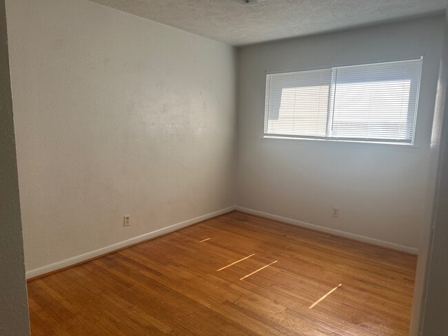 Building Photo - 319 Chestnut St