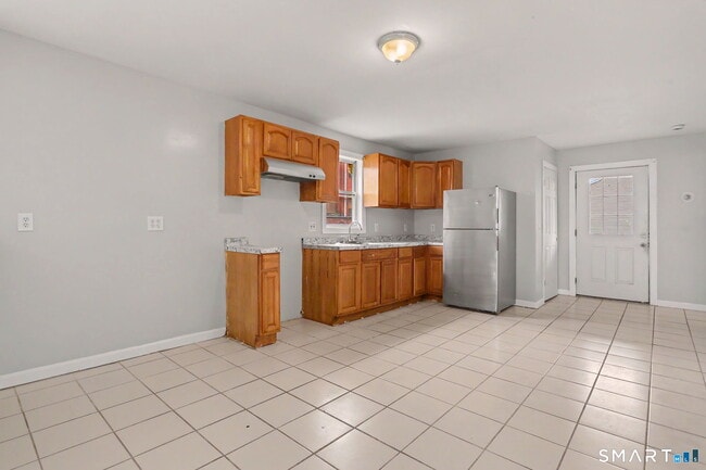 Building Photo - 143 Highland Ave