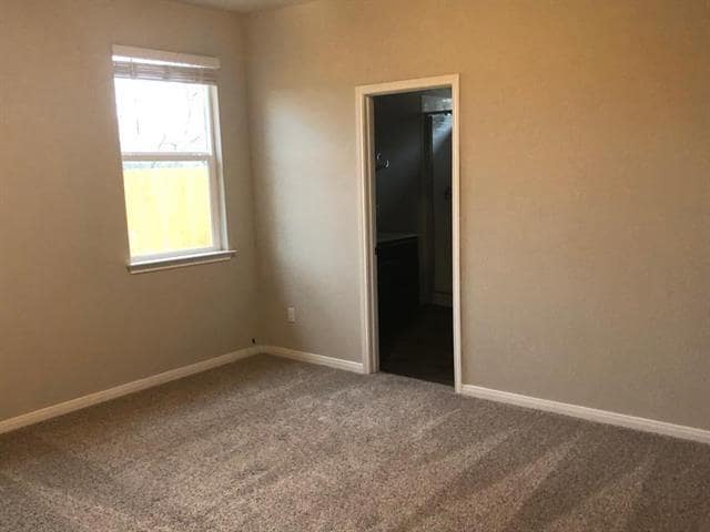 Building Photo - 221 Naset Dr