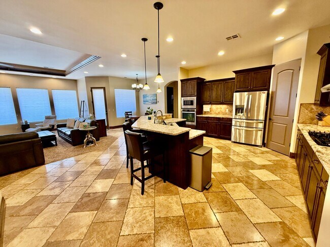 Building Photo - Beautiful Five-Bedroom Home in Tonaquint V...