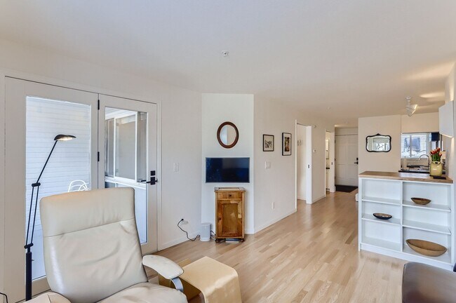 Building Photo - Pearl Street 1BR | Walkable, Remodeled, Covered Parking