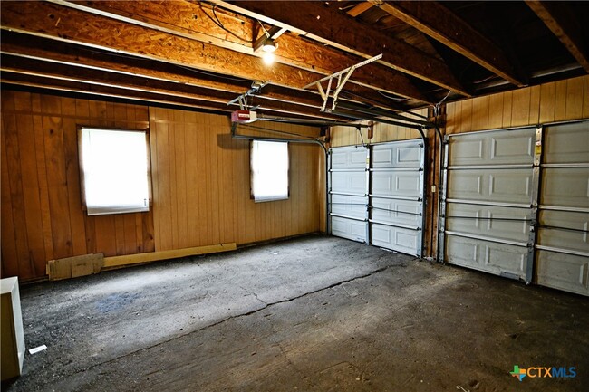 Building Photo - 108 E Clayton St