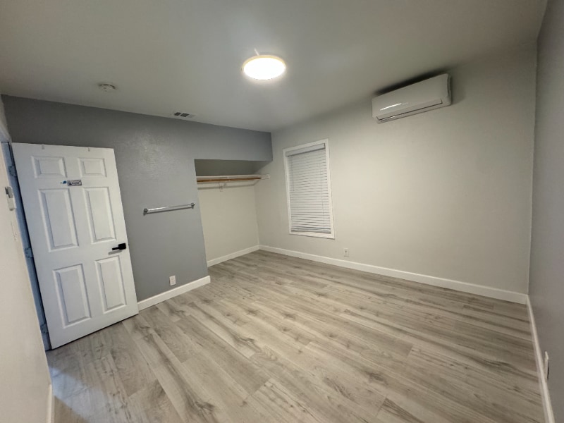 Building Photo - 1313 W 4th St