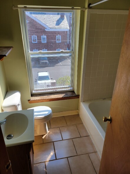 Building Photo - 552 N 17th St