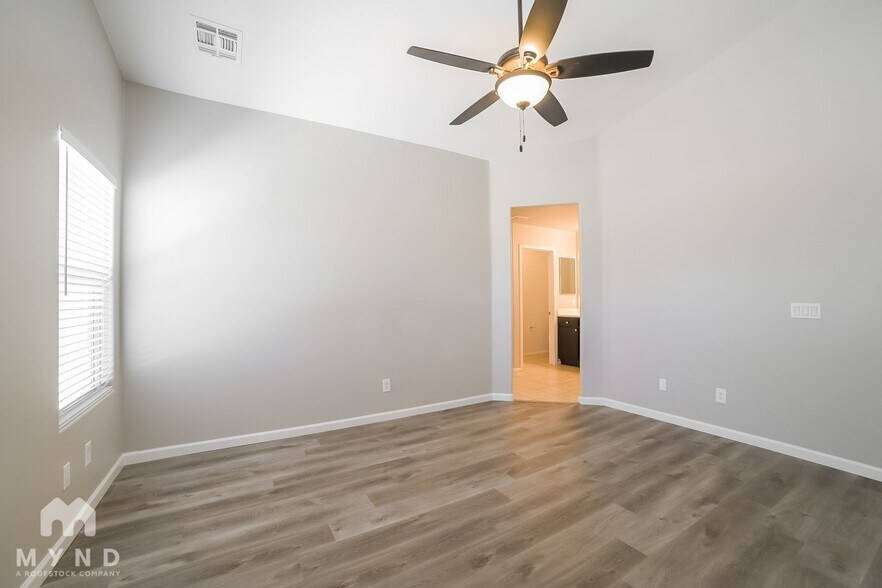 Building Photo - 3023 S 87th Dr