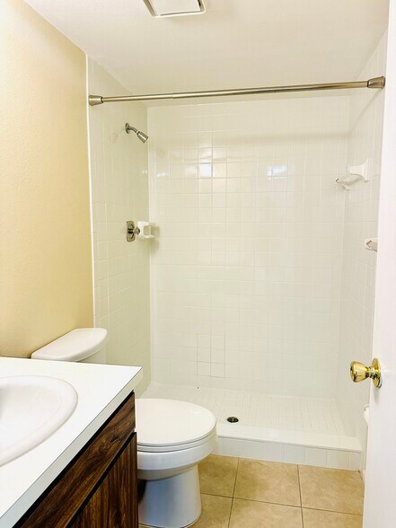 Building Photo - 2208 Bahia Vista St