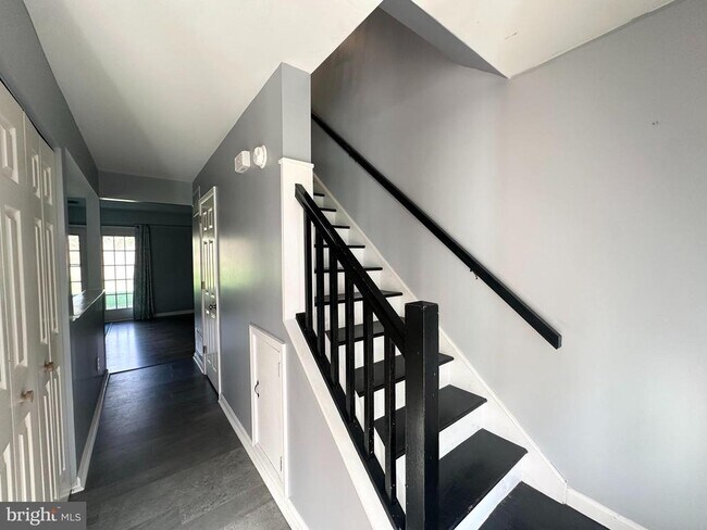 Building Photo - 406 Barrington Ct