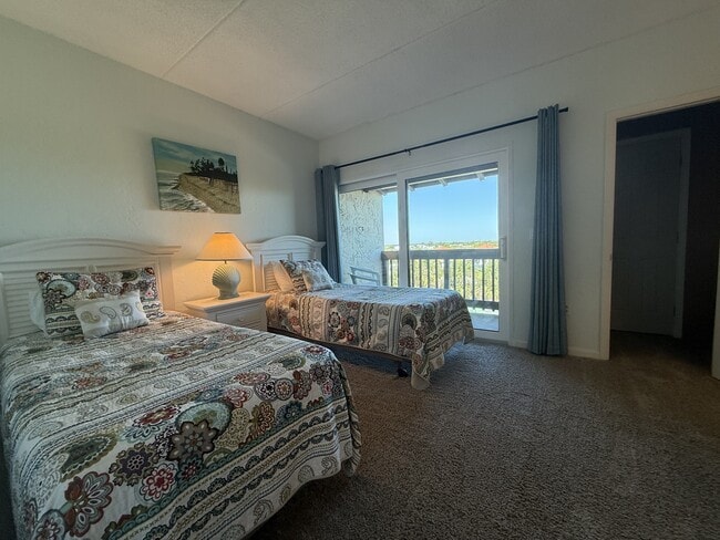Building Photo - 5650-5A1A A1A S