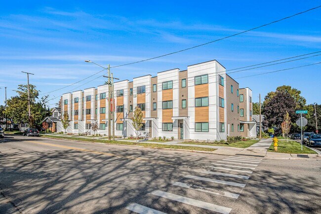 Building Photo - 901 Fulton St W