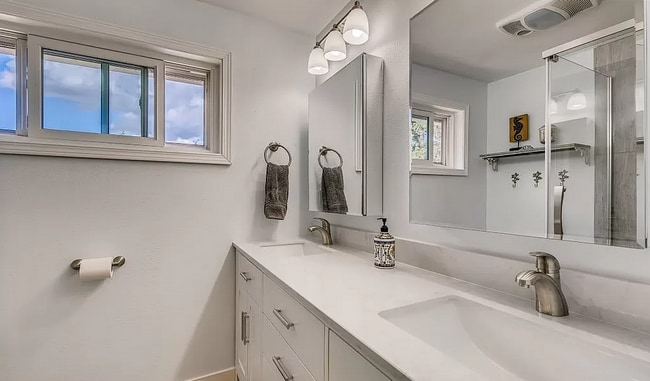 Building Photo - Mid-Century Modern Home in Auburn