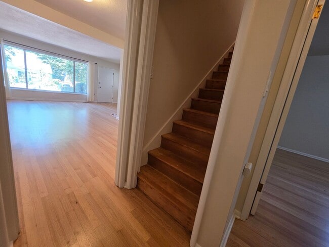Building Photo - LOCATION! Immaculate 2 Bedroom Apartment S...