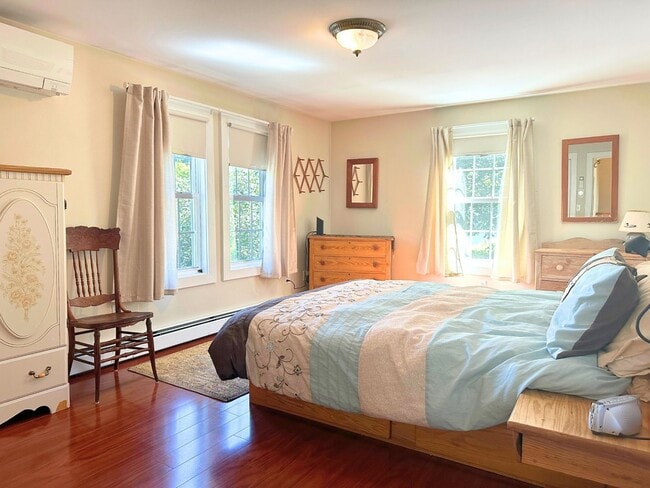 Building Photo - Winter Rental: Available Now-June 30th