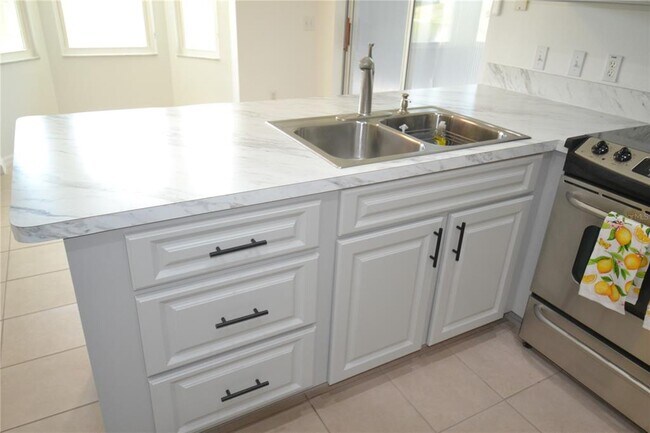 Building Photo - 4020 Casa Del Sol Way