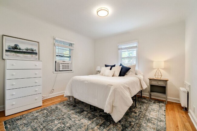 Building Photo - "Fully Furnished Monthly Rental - Newly Remodeled 4 bed Old Town bungalow"