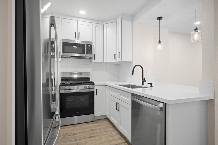 Building Photo - 23735 Del Monte Dr