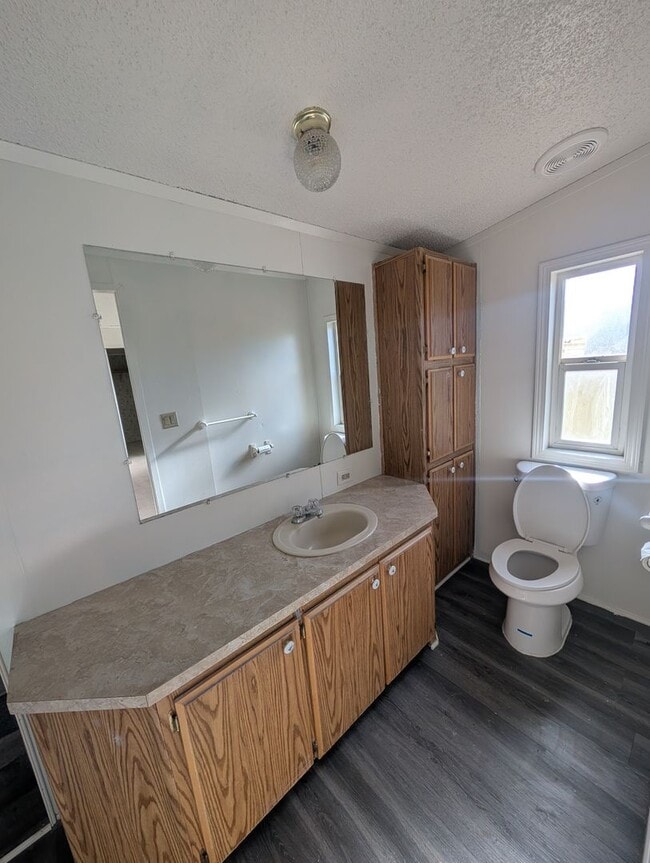 Building Photo - 3 Bedroom 2 Bath House