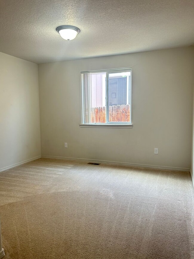 Building Photo - *OPEN HOUSE  5/2/25*