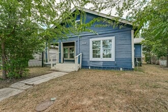 Building Photo - RENOVATED 3-BEDROOM HOME IN DENVER HEIGHTS