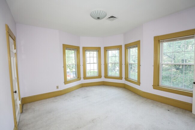 Building Photo - 61 Manchester St