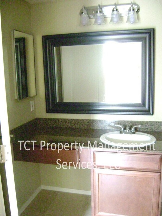 Building Photo - Cozy One Bedroom in Great Location