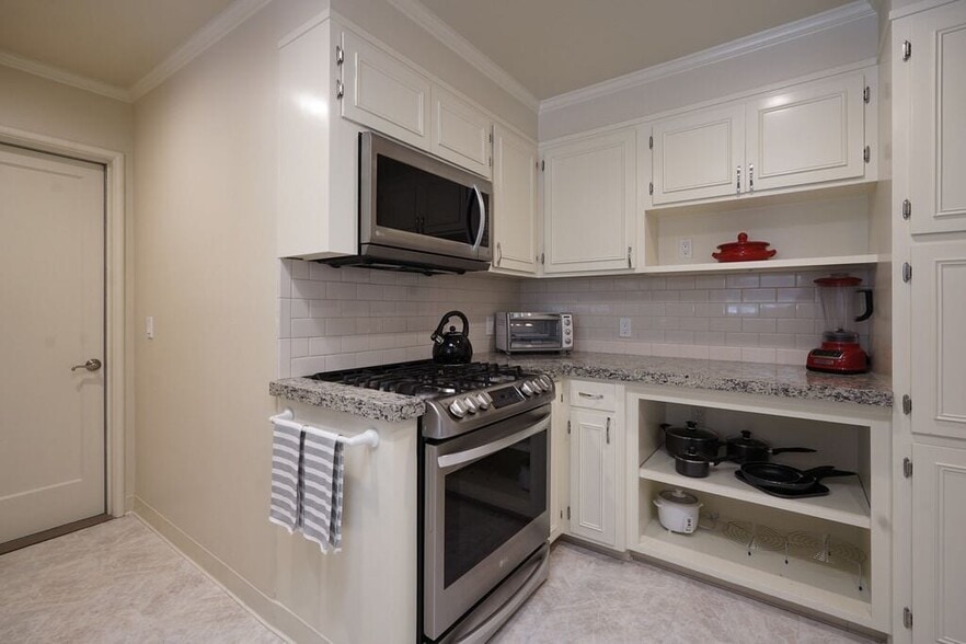 Building Photo - 1000 Portola Dr