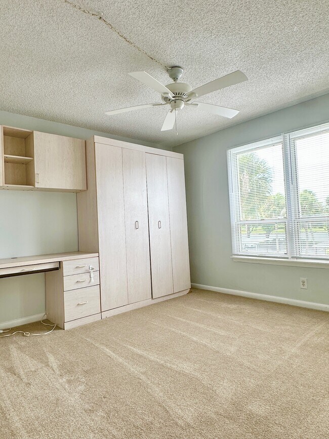 Building Photo - 2617 Cove Cay Dr