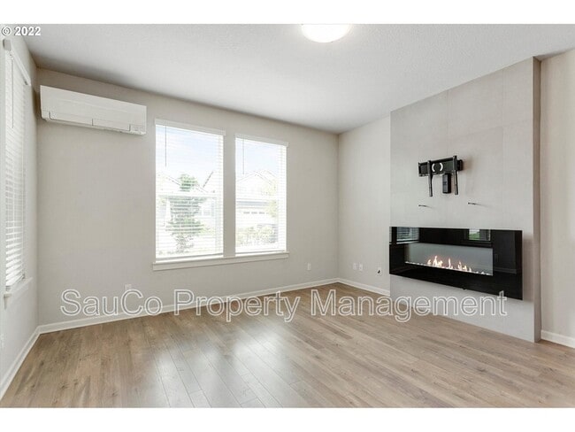 Building Photo - 8037 SE Engelmann St