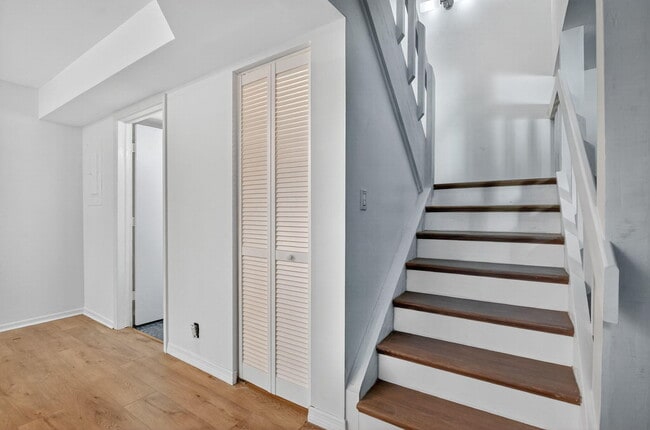 Building Photo - 1010 NE 8th Ave