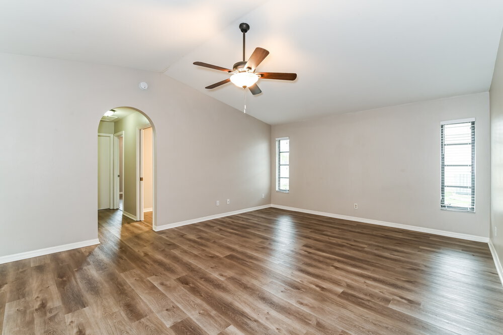 Building Photo - 2529 SW 15th Pl