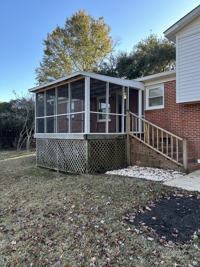 Building Photo - 702 62nd Ave N