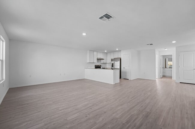 Building Photo - 910 Stricker Path