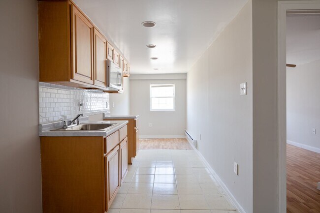 Building Photo - 1554 Beverly Rd