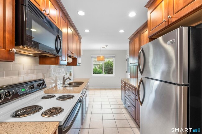 Building Photo - 132 Southport Woods Drive