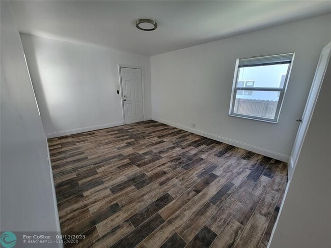 Building Photo - 1744 SW 10th St
