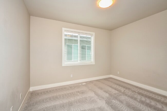 Building Photo - FOR RENT- AVAILABLE NOW! -  Modern 4-Bedroom Home with A/C in Bothell's Grove North Community