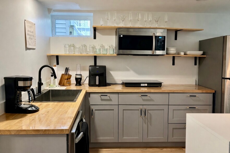 Building Photo - 6540 Windham Ave