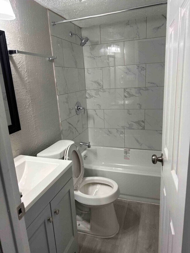 Building Photo - For Sale or Lease