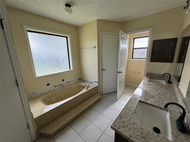 Building Photo - 2122 Rainwood Ct