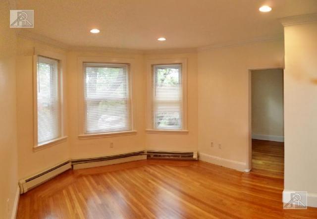 Building Photo - 4 bedroom in Brookline MA 02446