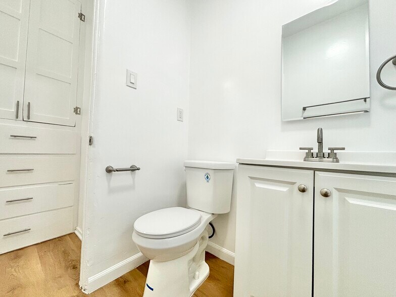 Building Photo - 1812 W 36th St