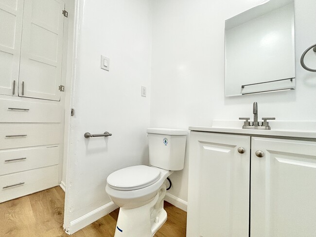 Building Photo - 1812 W 36th St