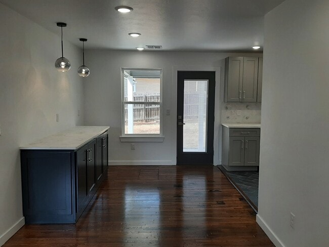 Building Photo - 322 S Arrington Dr