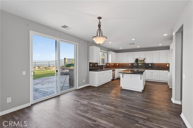 Building Photo - 16154 Skyridge Dr