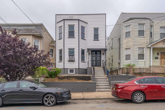 Building Photo - 52 E 48th St