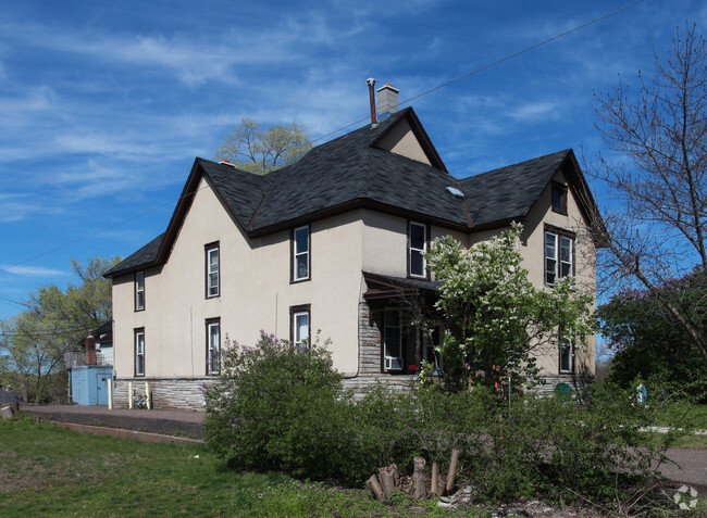 Primary Photo - 324 N Dewey St