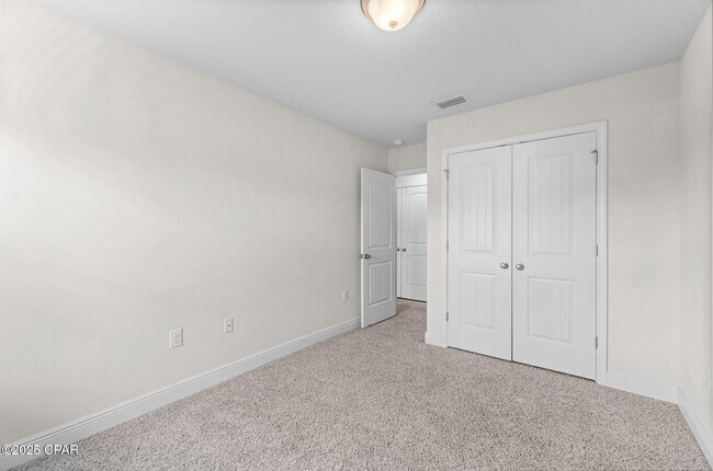 Building Photo - 1886 Pointe Dr