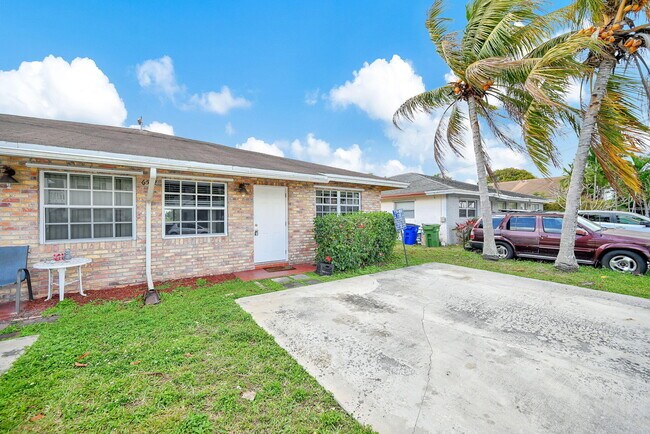 Building Photo - 6542 NW 24th Ct