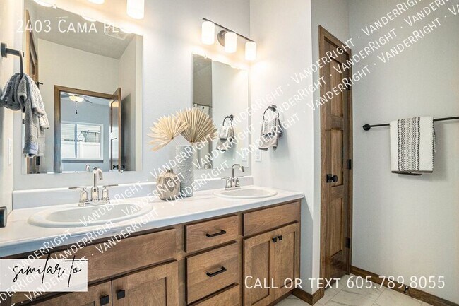Building Photo - 2403 Cama Pl