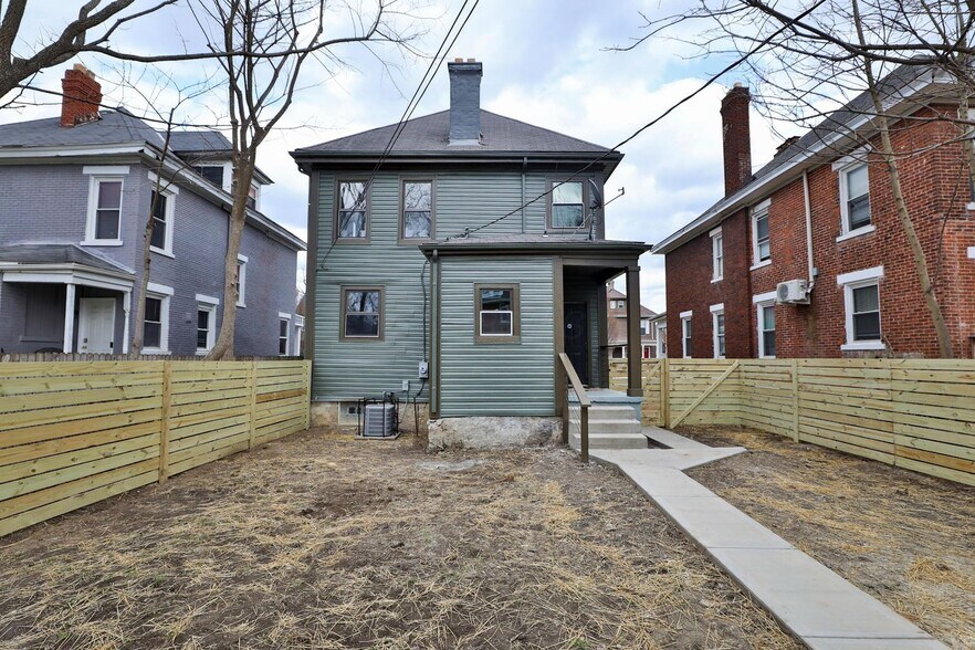 Building Photo - 423 Stoddart Ave