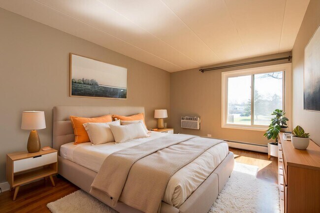 Building Photo - 18 E Old Willow Rd